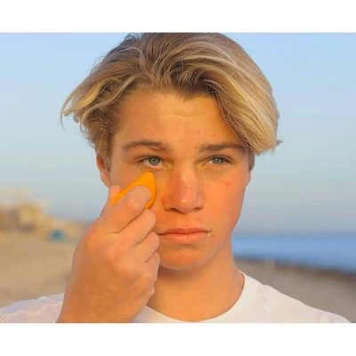 Raw Elements Tinted Mineral Sunscreen Face Stick - SPF 30 - 0.6oz - Image 5